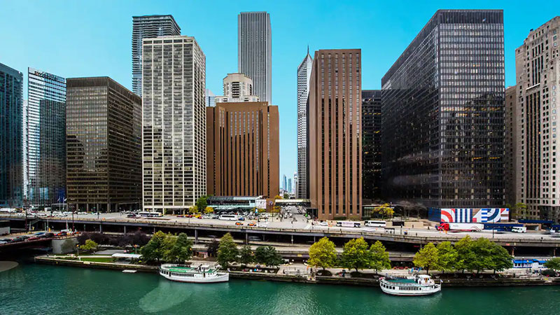 Hyatt-Regency-Chicago-P552-Exterior-Horizontal-River.jpg
